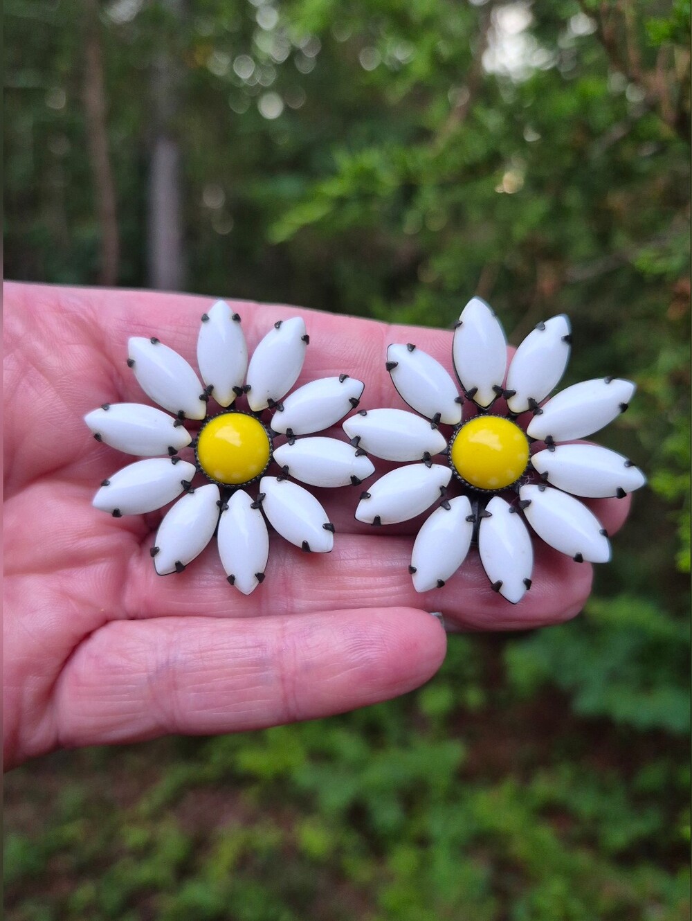 Vintage Daisy Flower Yellow & Milk Glass Japaned Statement Earrings Mid-century